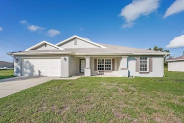 3620 NE 9th Ave Cape Coral, FL 33909